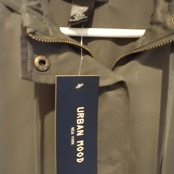 Lightweight jacket with hoodie - Picture 1 of 3